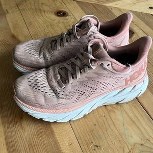Hoka Clifton 7 women’s size 8 mauve